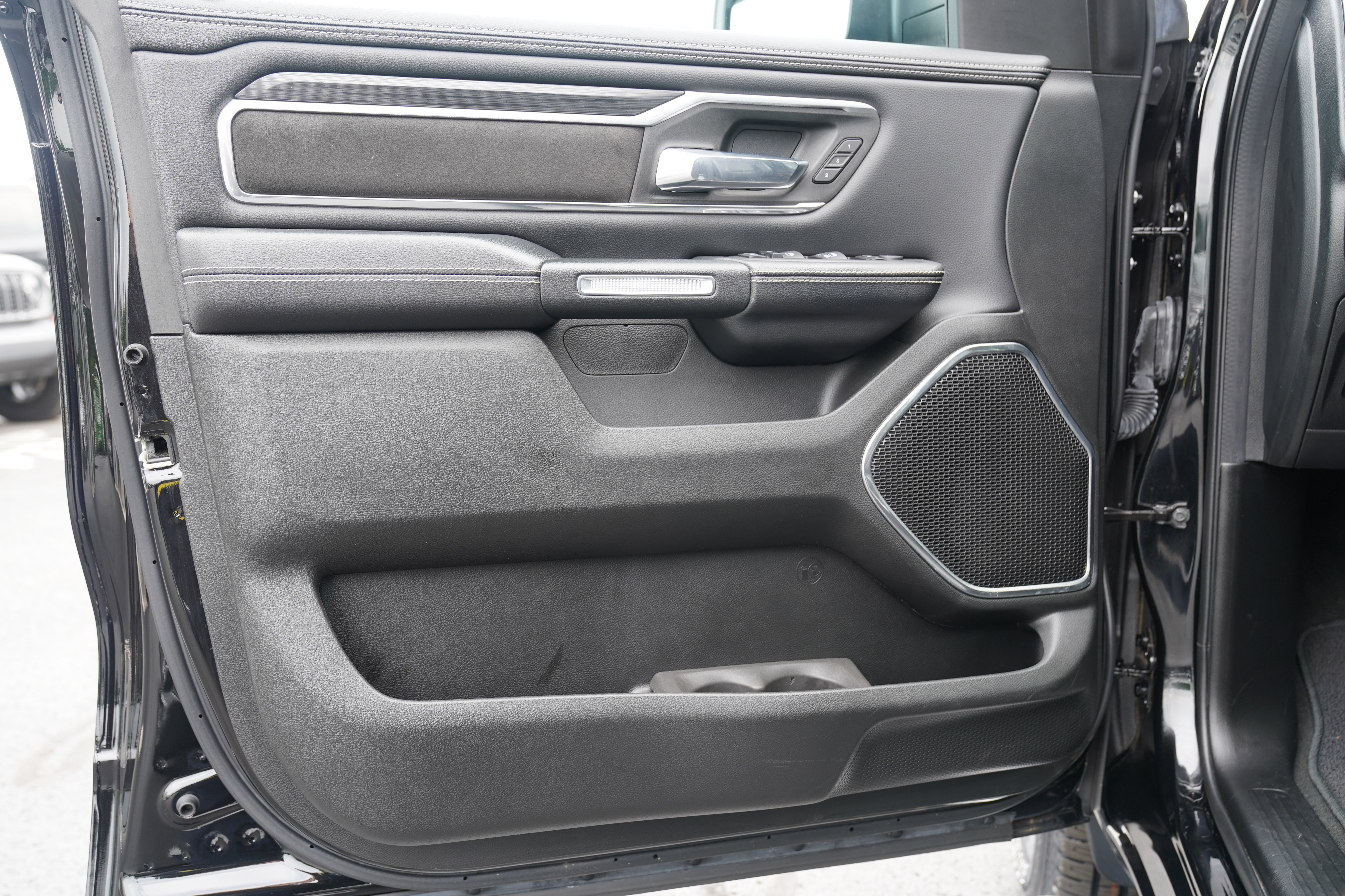 Used 2023 RAM 1500 Laramie AWD/4WD image 16