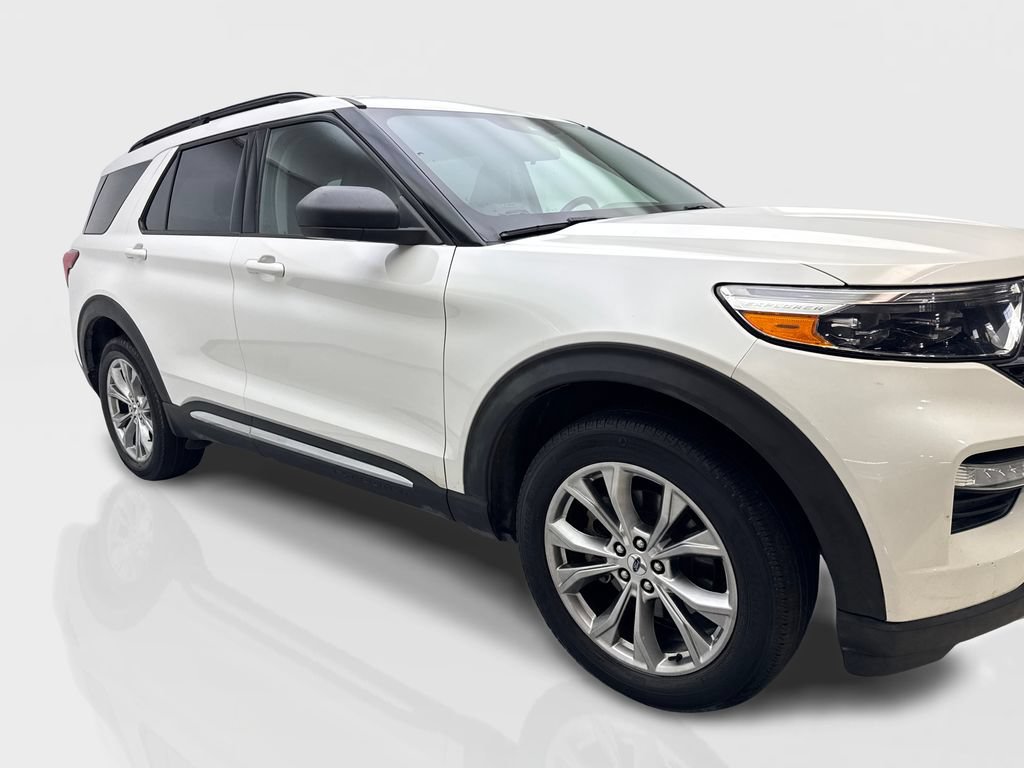 Used 2022 Ford Explorer XLT w/ Equipment Group 202A AWD/4WD image 12
