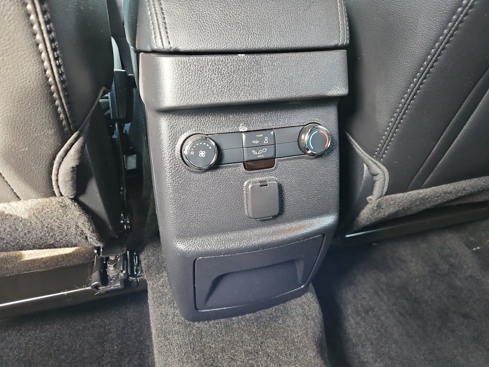 Used 2017 Ford Explorer XLT w/ Equipment Group 202A FWD image 13