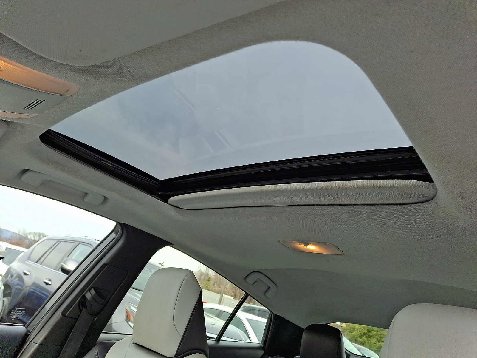 Used 2016 Toyota Prius Four image 12