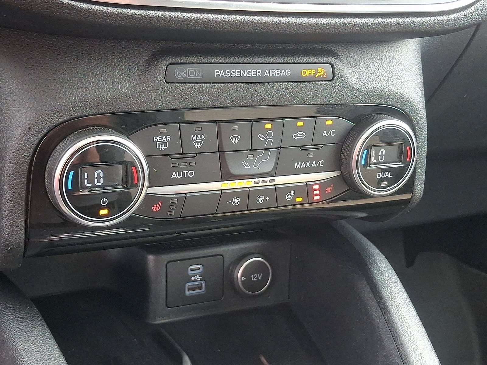 Used 2021 Ford Escape Titanium w/ Titanium Elite Package AWD/4WD image 16