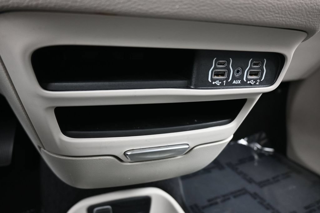 Used 2023 Chrysler Pacifica Touring-L FWD image 24