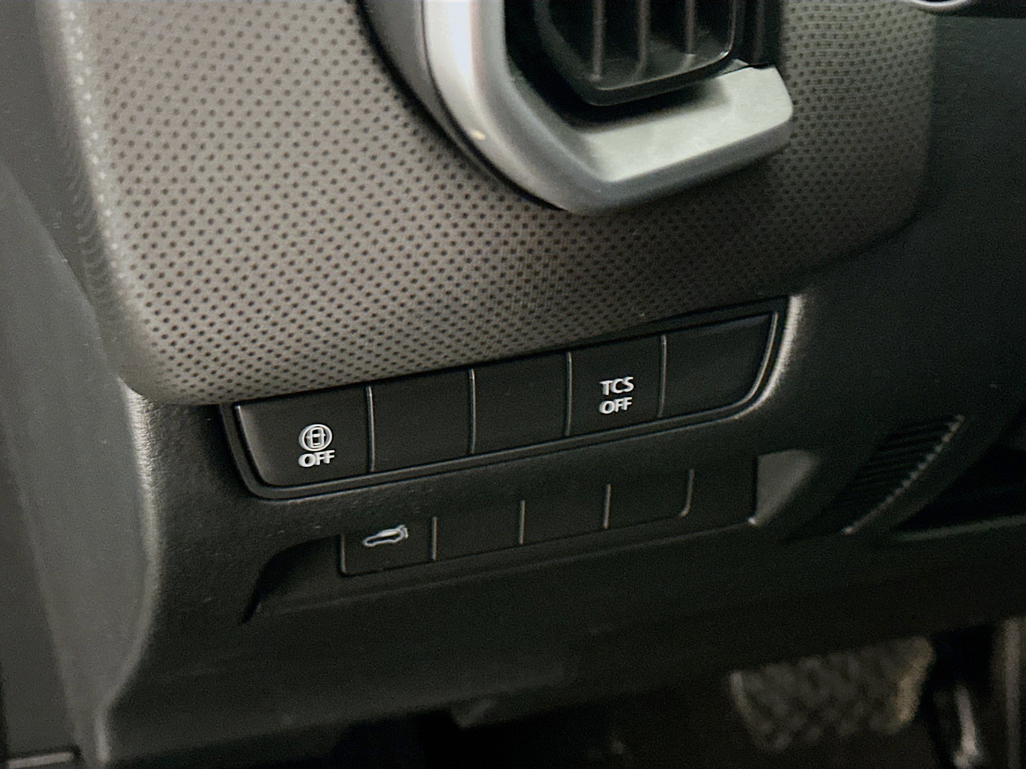 Used 2025 MAZDA CX-50 AWD 2.5 S w/ Premium Package image 17