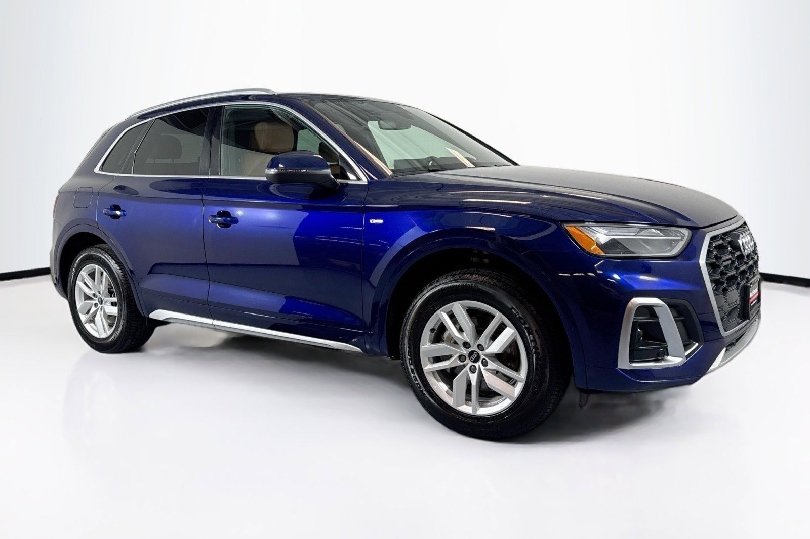 Used 2022 Audi Q5 2.0T Premium w/ Convenience Package image 3