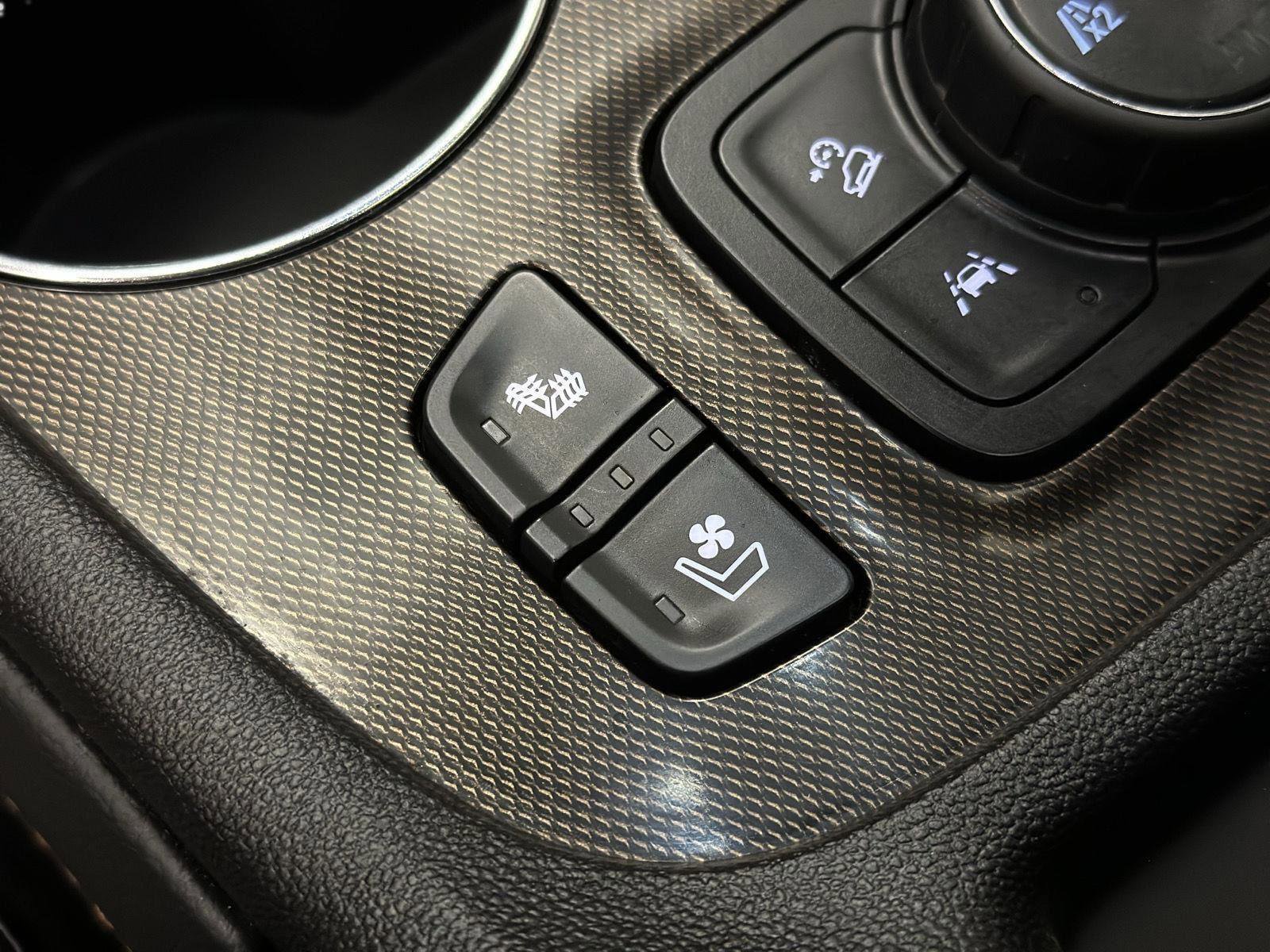 Certified 2023 GMC Acadia AT4 w/ Preferred Package image 39