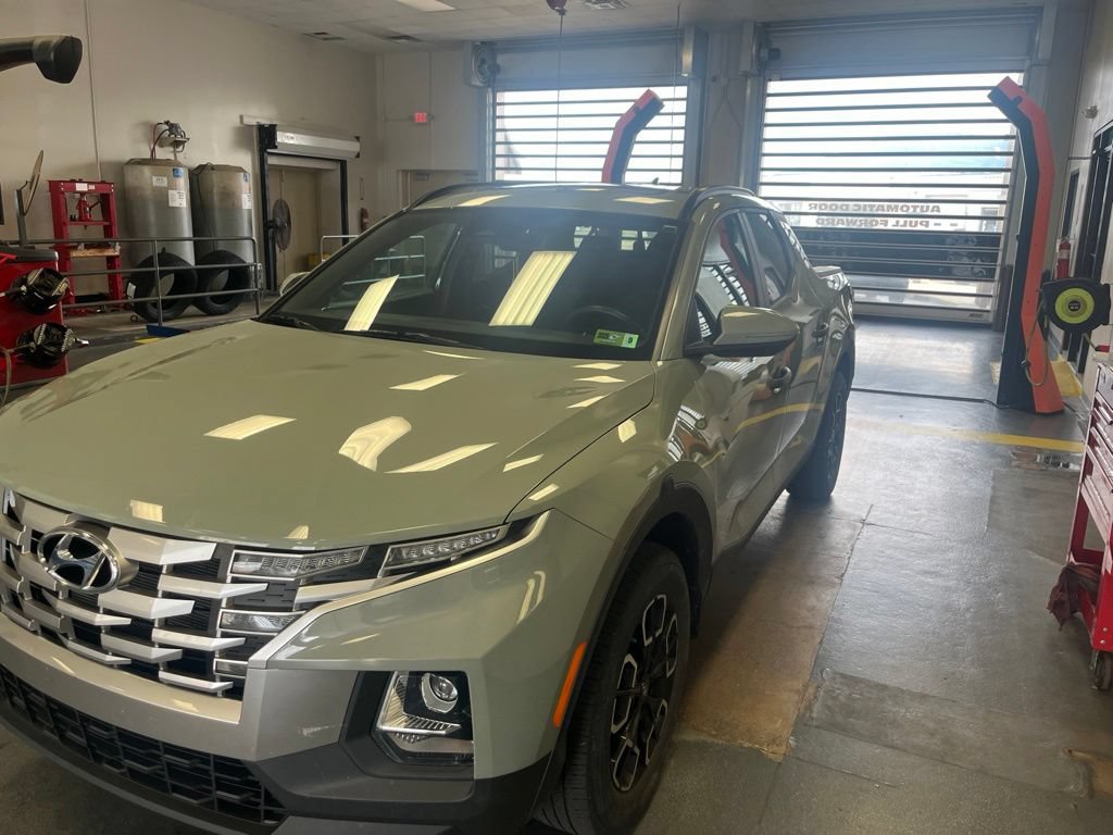Used 2022 Hyundai Santa Cruz SEL w/ Activity Package FWD image 2