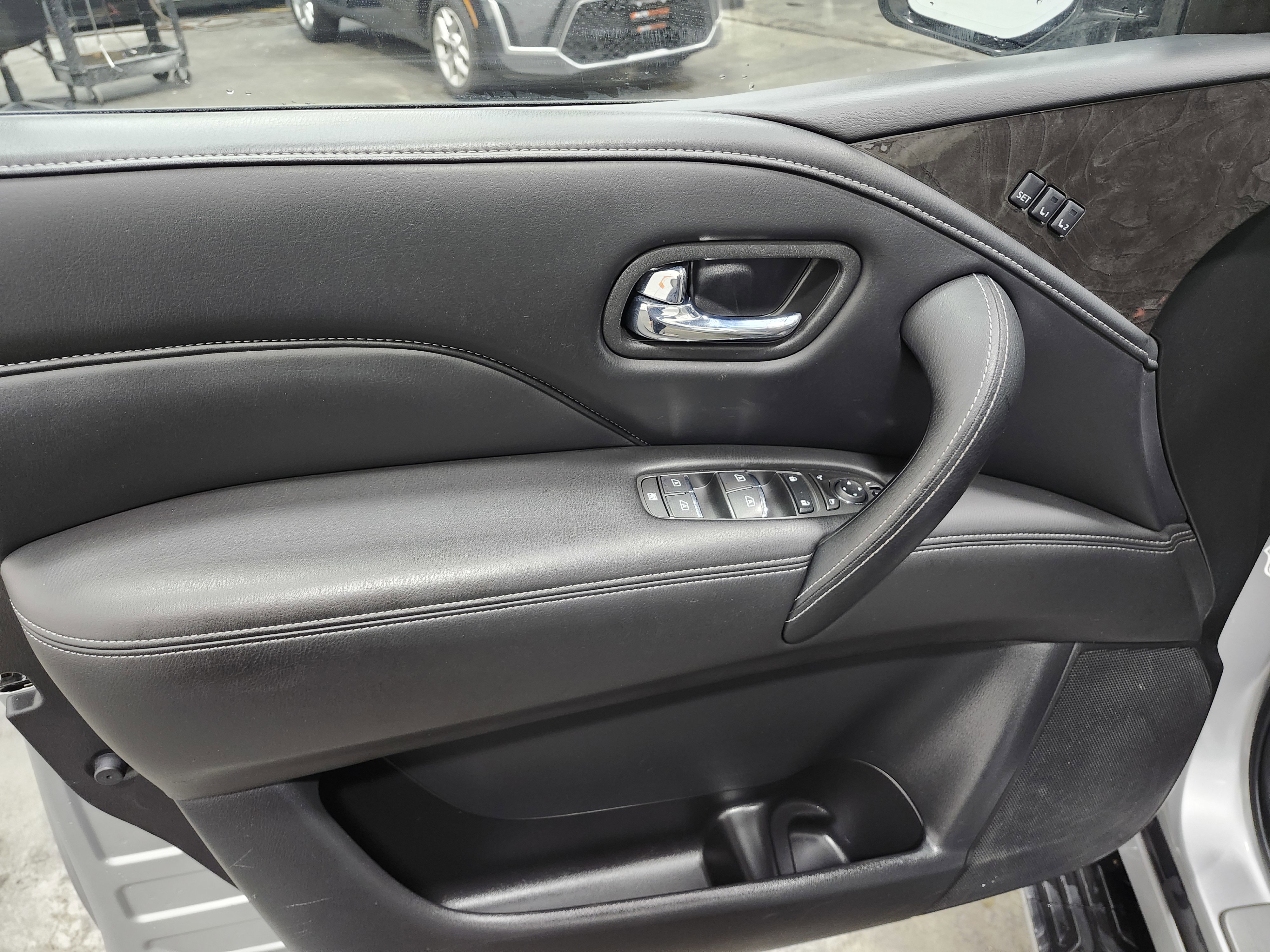 Used 2023 INFINITI QX80 Luxe w/ Cargo Package image 29