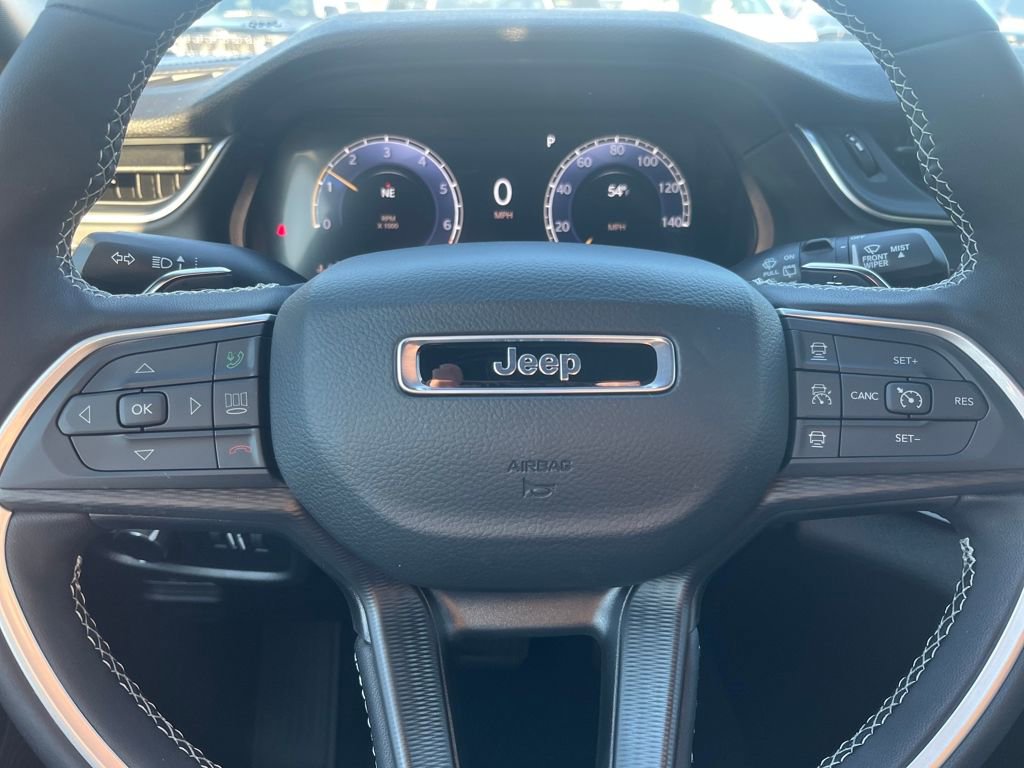 New 2025 Jeep Grand Cherokee Laredo image 5