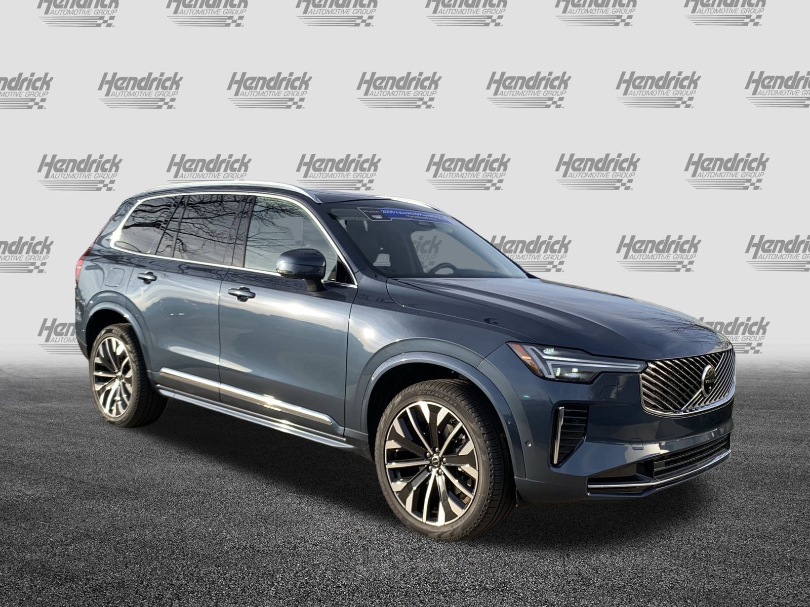 Used 2025 Volvo XC90 B6 Plus image 2