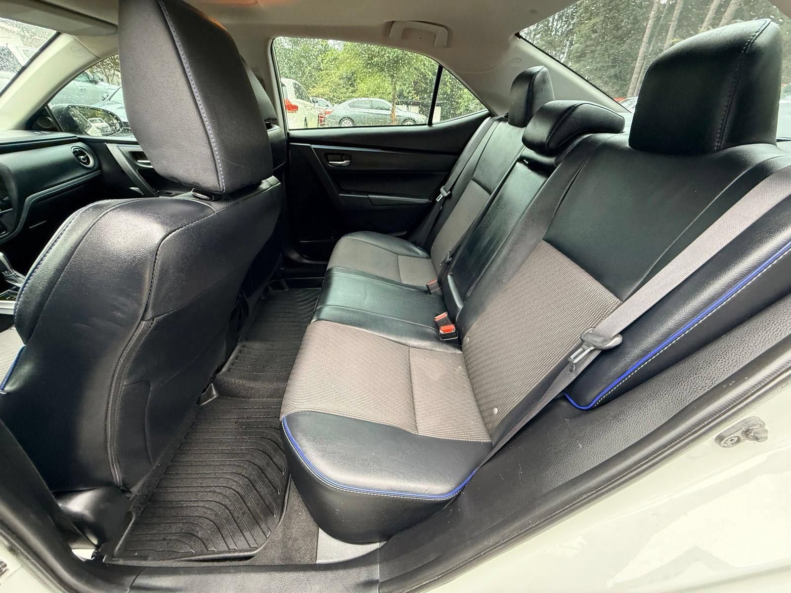 Used 2017 Toyota Corolla SE w/ SE Premium Package FWD image 28
