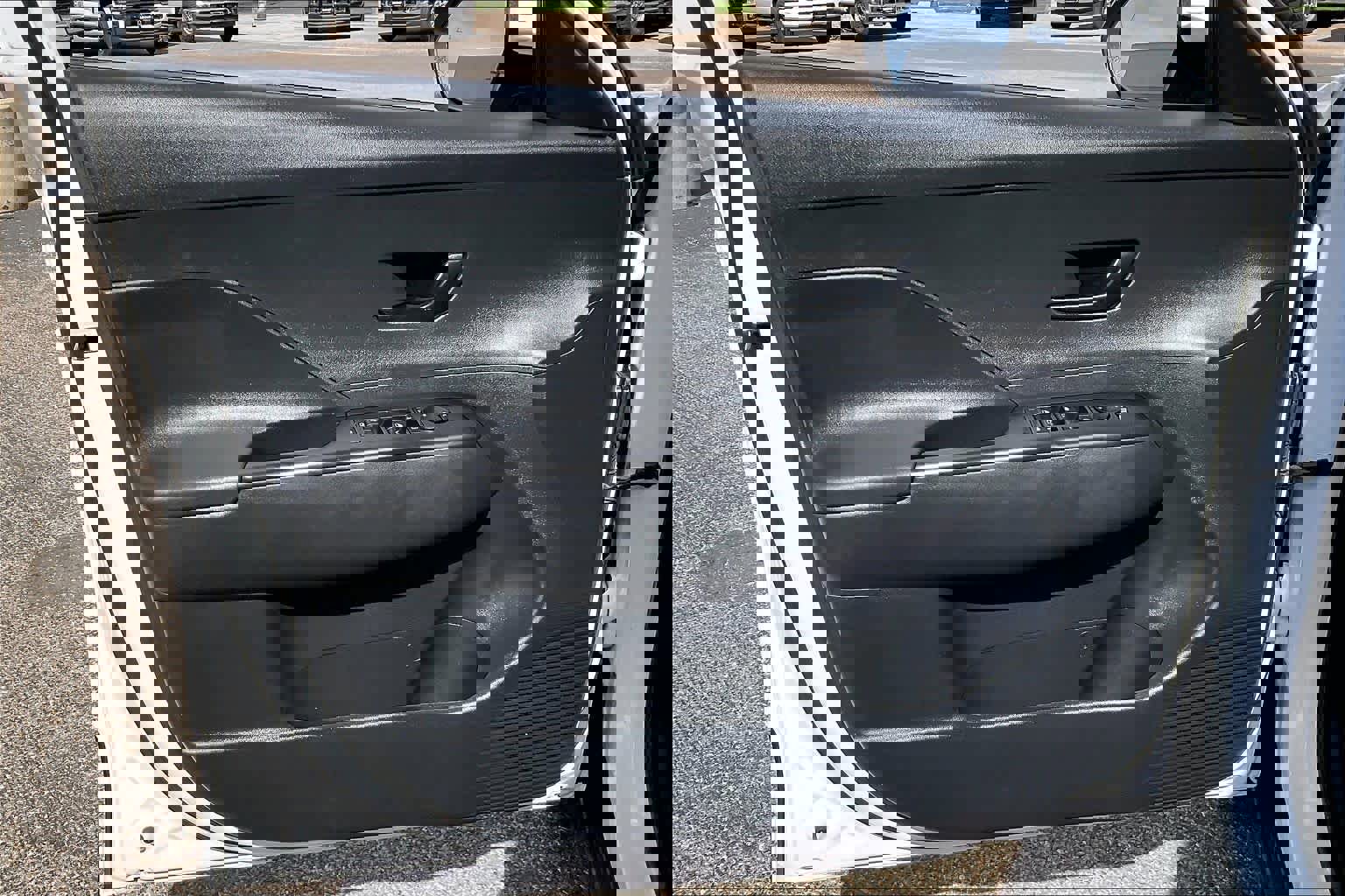 Used 2025 Hyundai Kona SEL FWD image 21