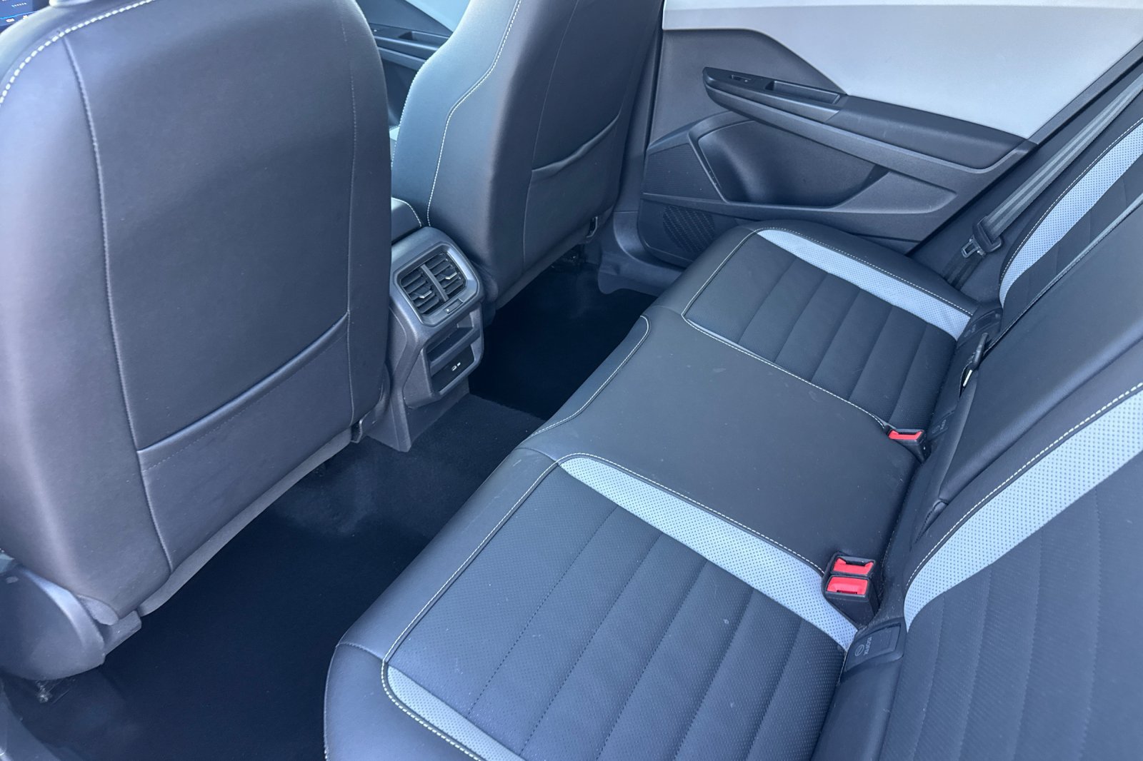 Used 2022 Volkswagen Taos SEL w/ Panoramic Sunroof Package FWD image 13