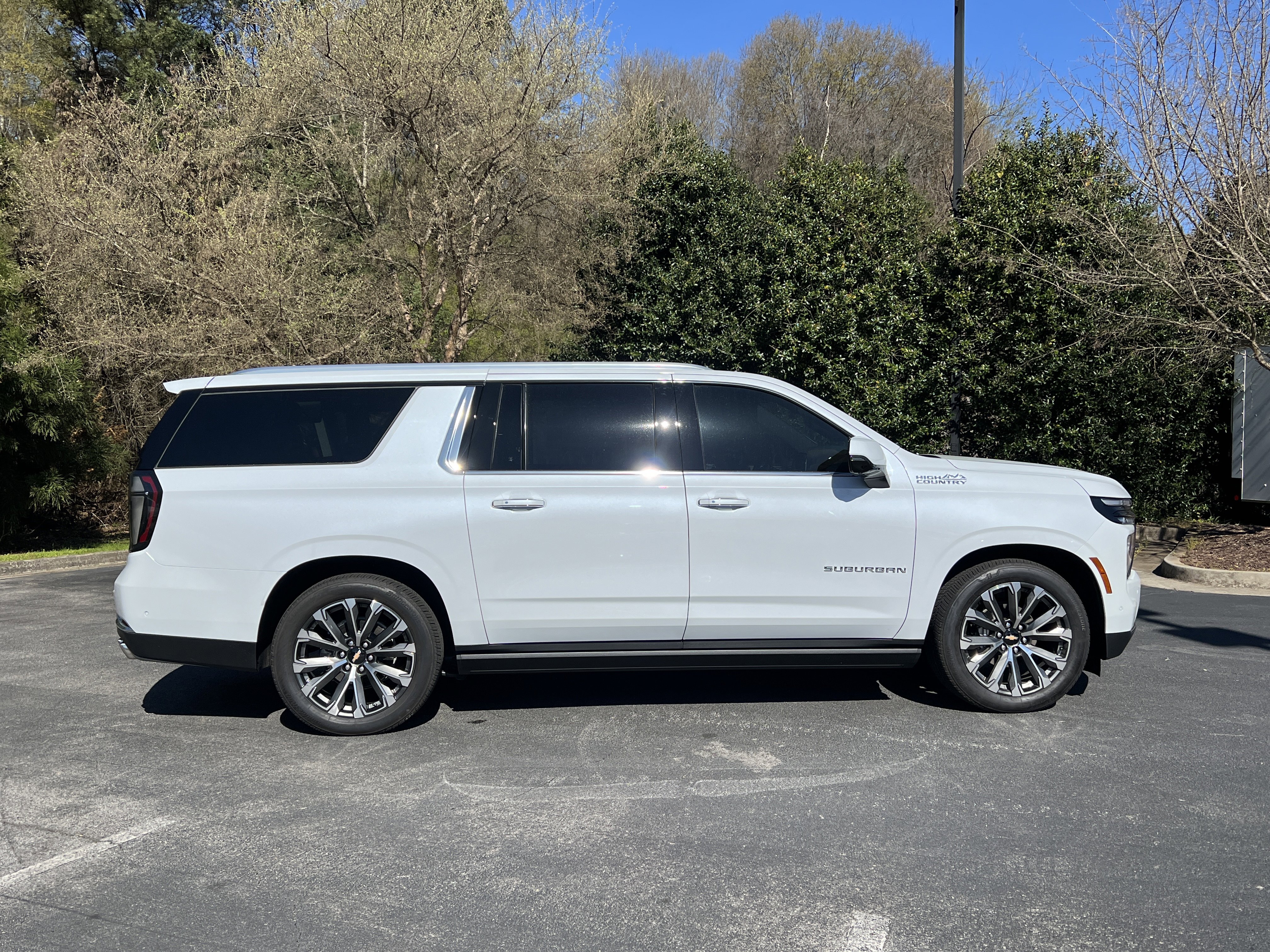 New 2026 Chevrolet Suburban High Country AWD/4WD image 10