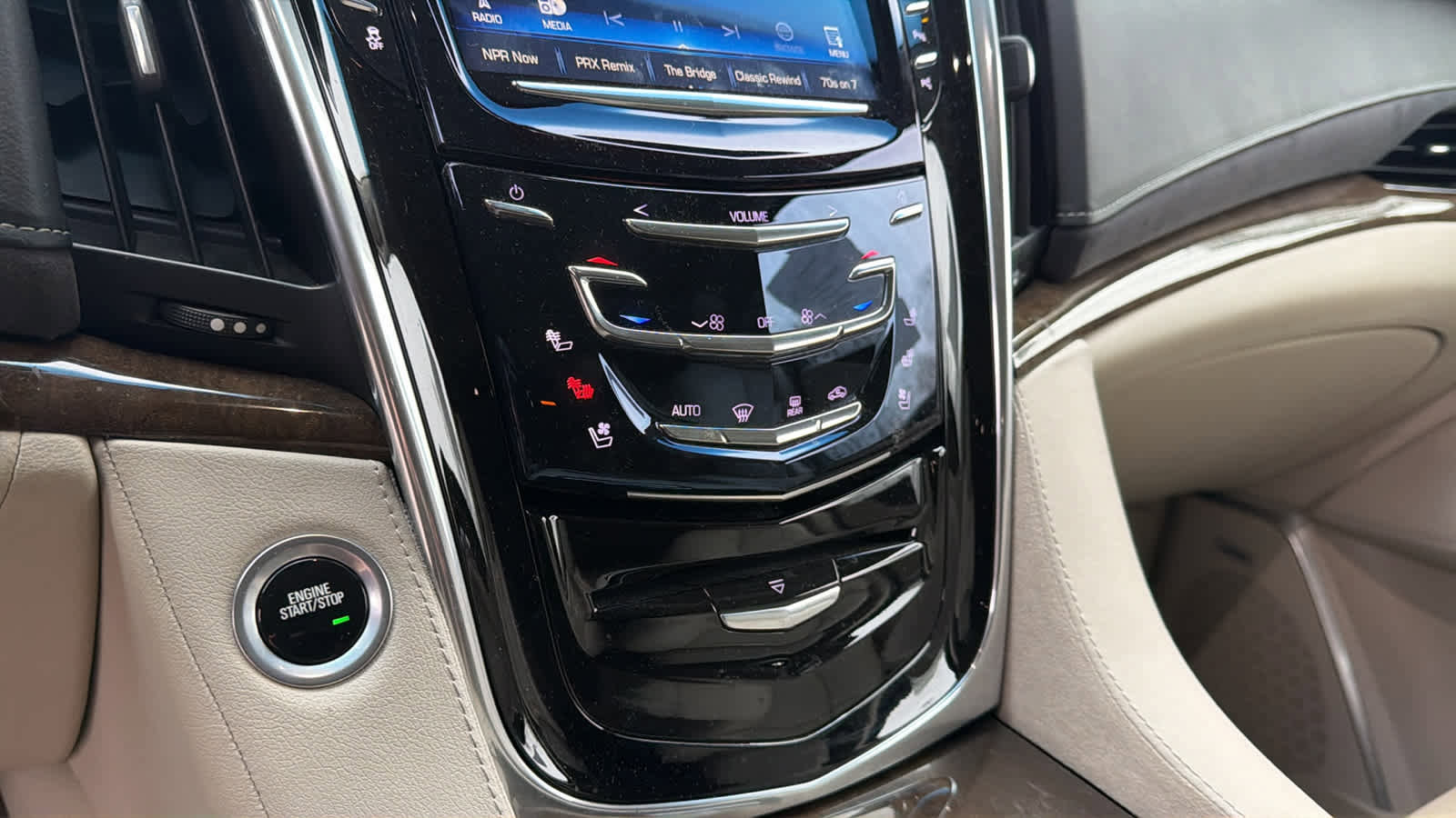 Used 2019 Cadillac Escalade ESV Premium Luxury image 13