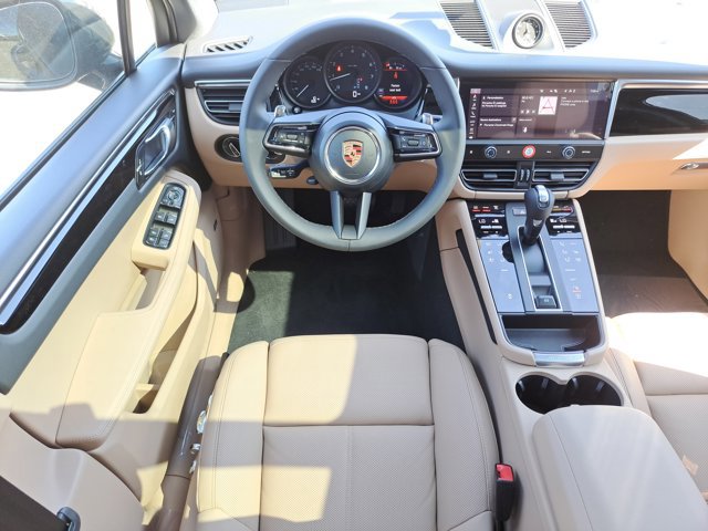 Used 2026 Porsche Macan image 17