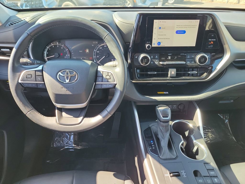 Used 2024 Toyota Highlander XLE image 4