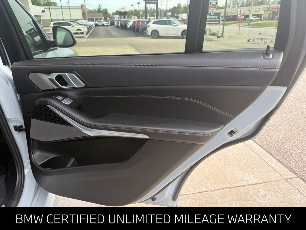 Certified 2024 BMW X7 xDrive40i w/ M Sport Package AWD/4WD image 15