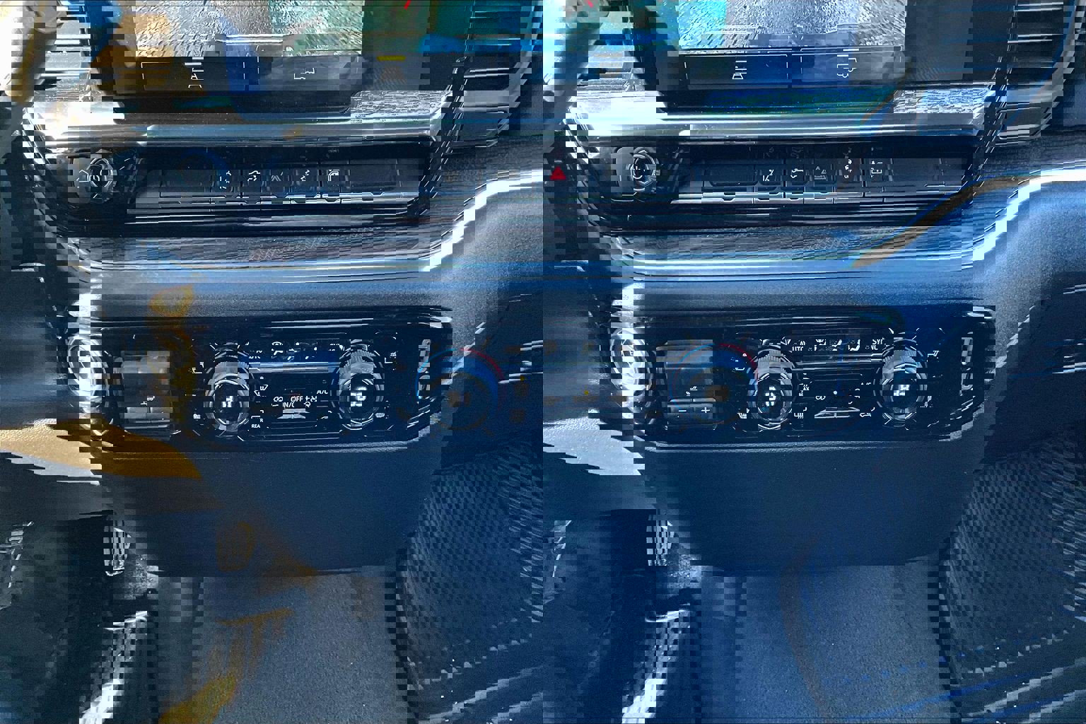 Used 2024 Chevrolet Silverado 2500 LT w/ Convenience Package image 16