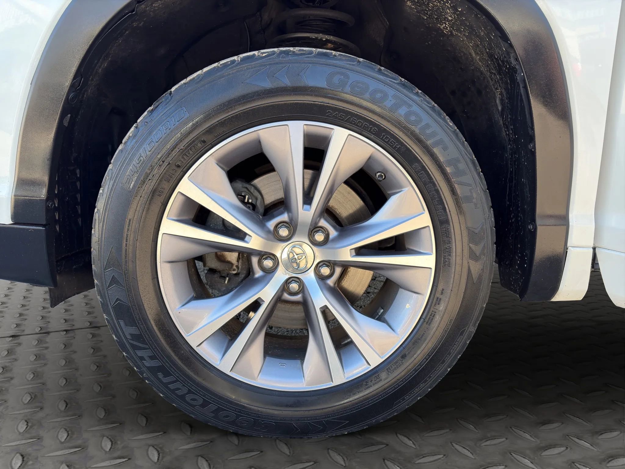 Used 2015 Toyota Highlander Plus FWD image 23