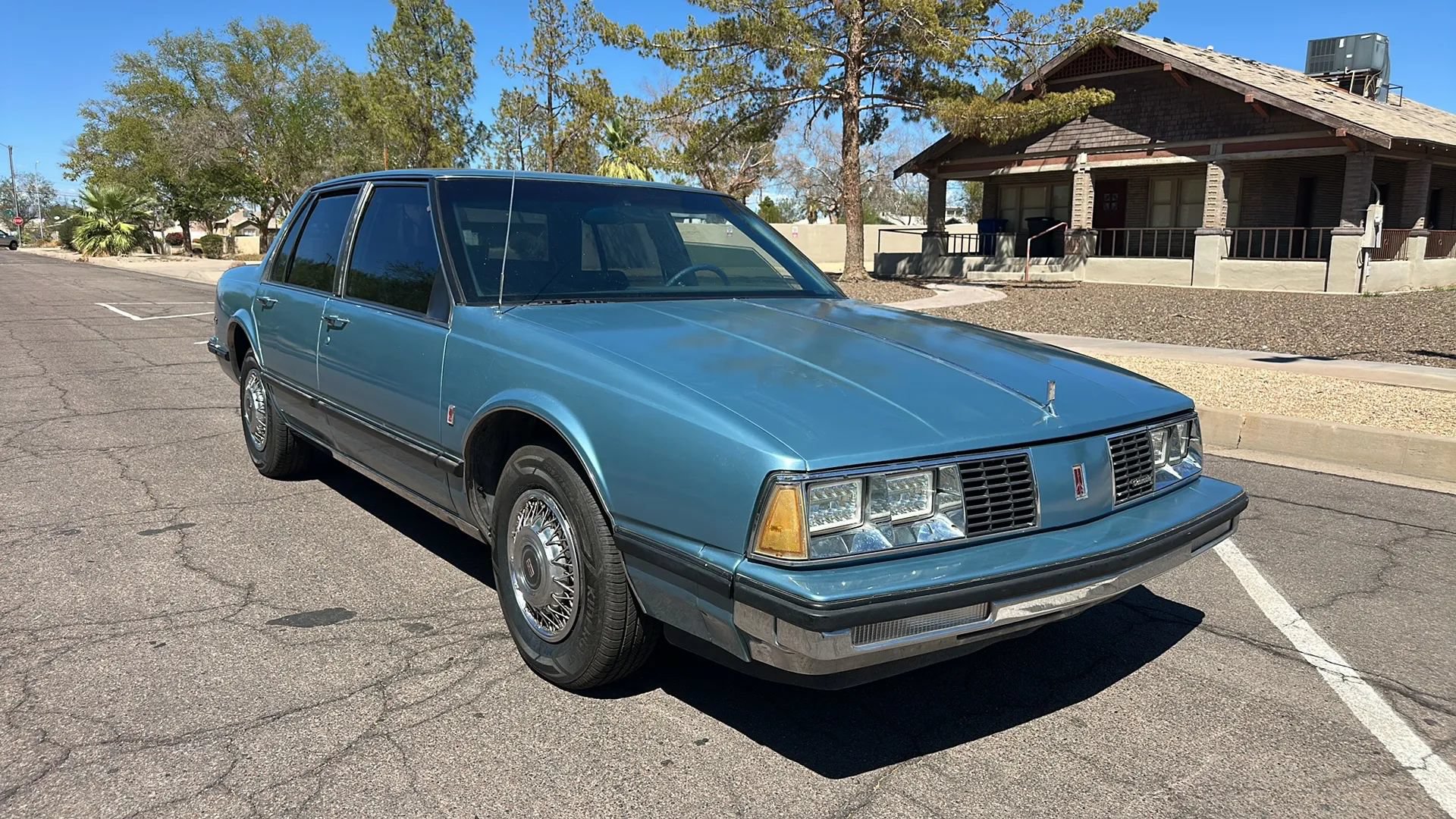 Used 1990 Oldsmobile 88 Royale Brougham FWD image 11