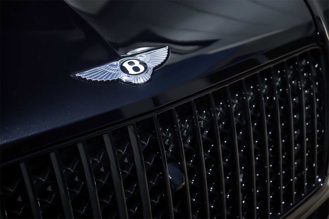 Certified 2024 Bentley Bentayga Extended Wheelbase image 7