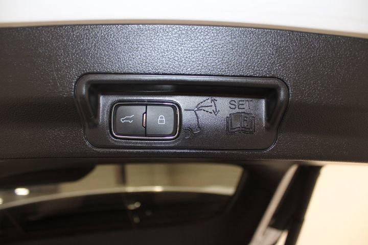 Used 2022 Ford Explorer XLT w/ Equipment Group 202A image 13