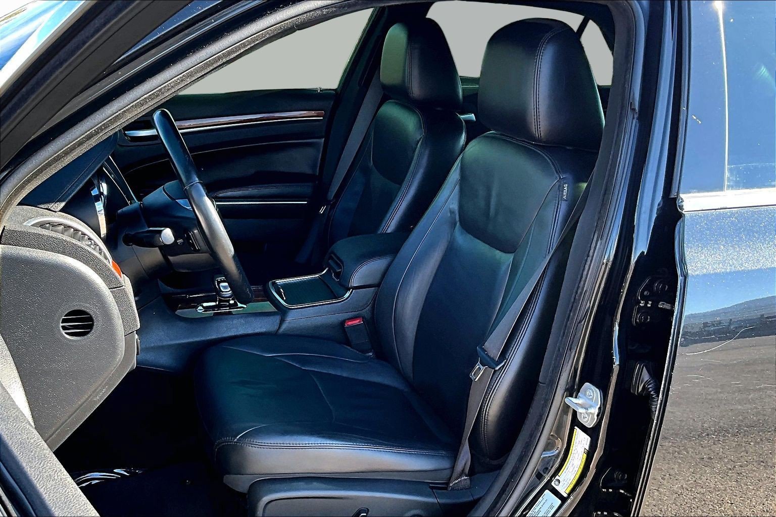Used 2014 Chrysler 300 w/ Driver Convenience Group RWD image 22