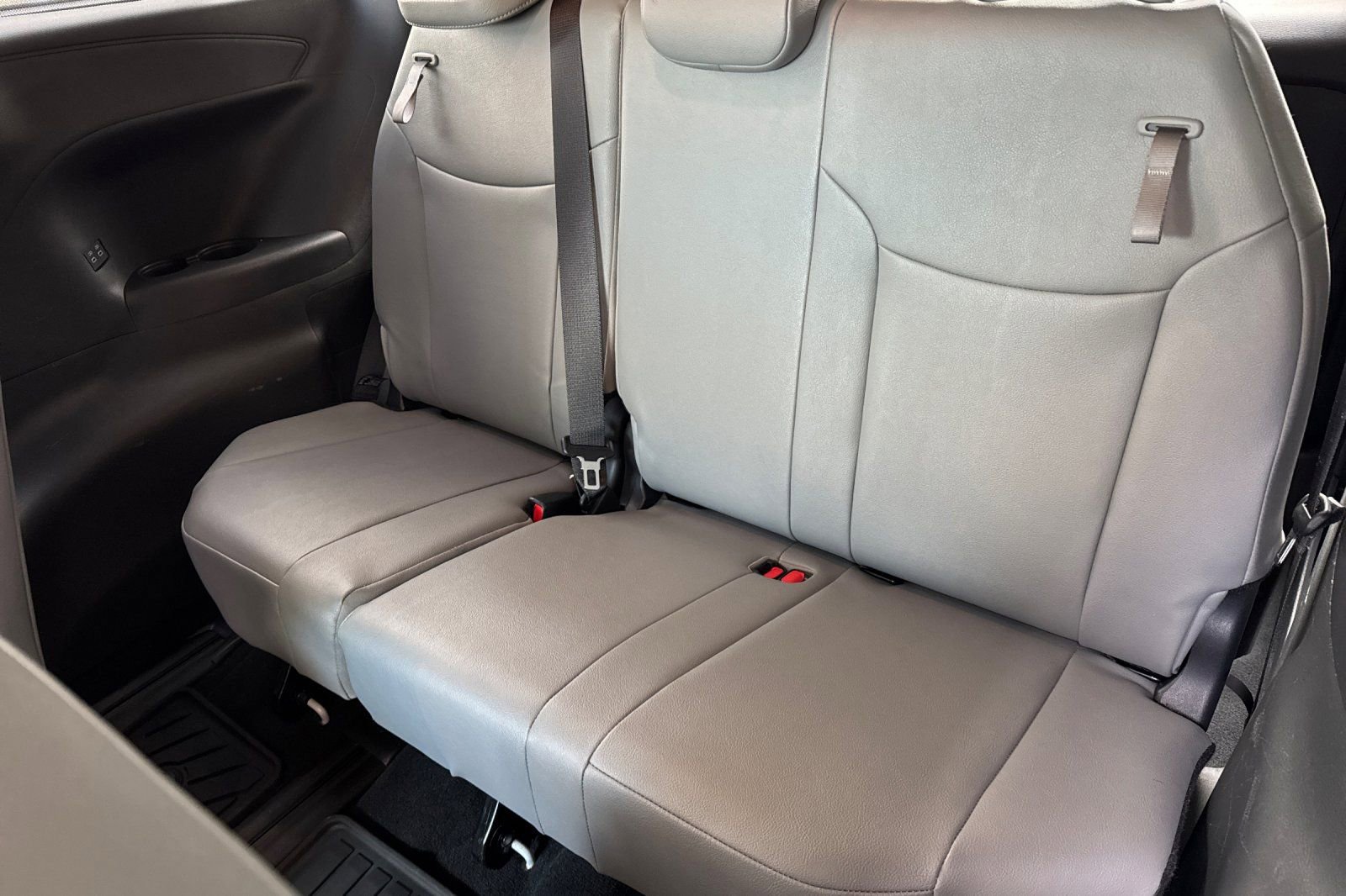 Certified 2026 Toyota Sienna XLE AWD/4WD image 15