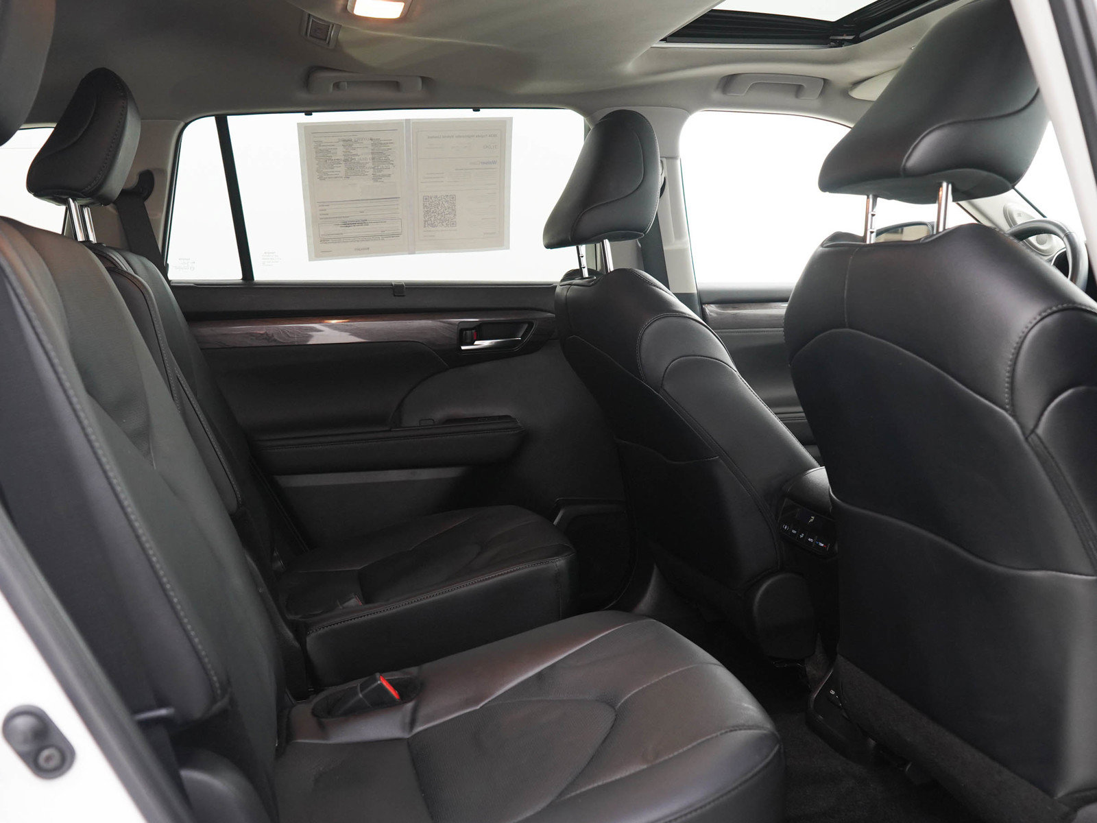 Used 2024 Toyota Highlander Limited AWD/4WD image 14