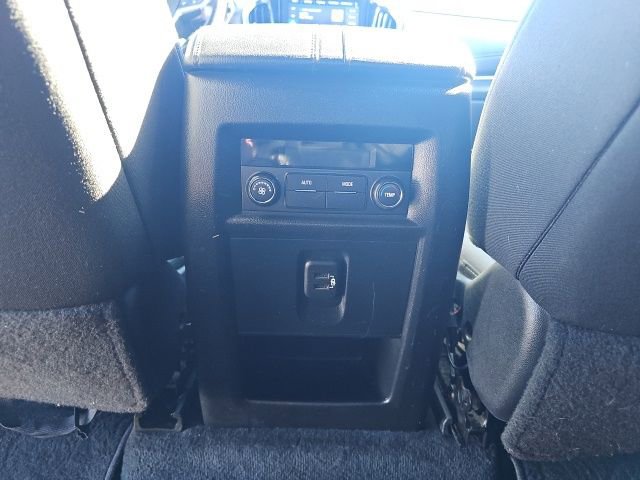 Used 2022 Chevrolet Traverse LT image 27