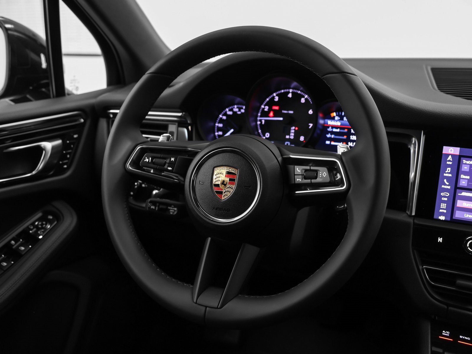 Certified 2025 Porsche Macan image 27