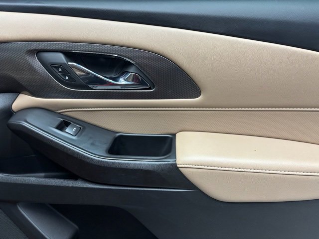 Used 2023 Chevrolet Traverse Premier image 31