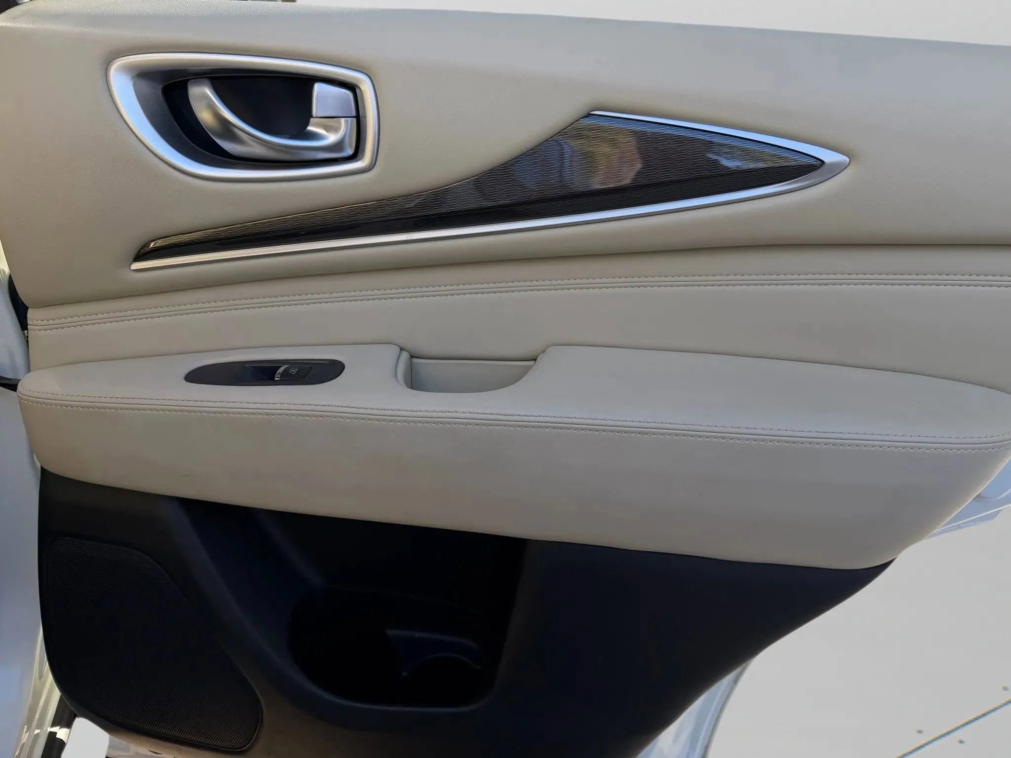 Used 2019 INFINITI QX60 Luxe w/ Essential Package image 22