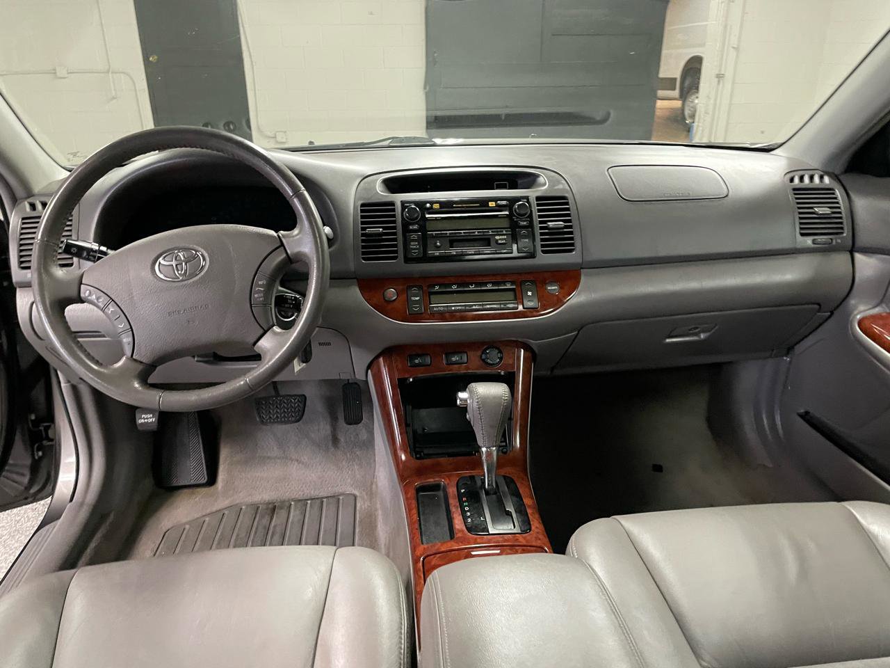 Used 2005 Toyota Camry XLE FWD image 13