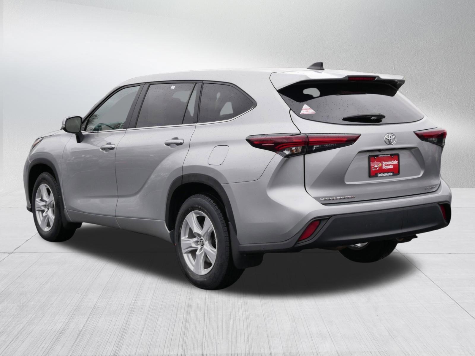 Certified 2024 Toyota Highlander LE AWD/4WD image 5