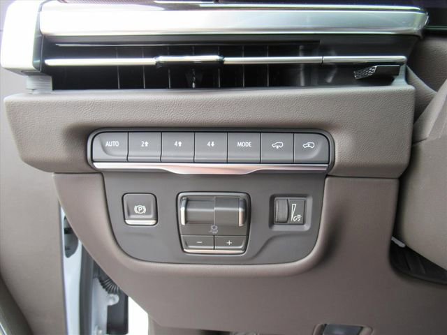 New 2026 Cadillac Escalade Luxury w/ LPO, Radiant Package AWD/4WD image 23