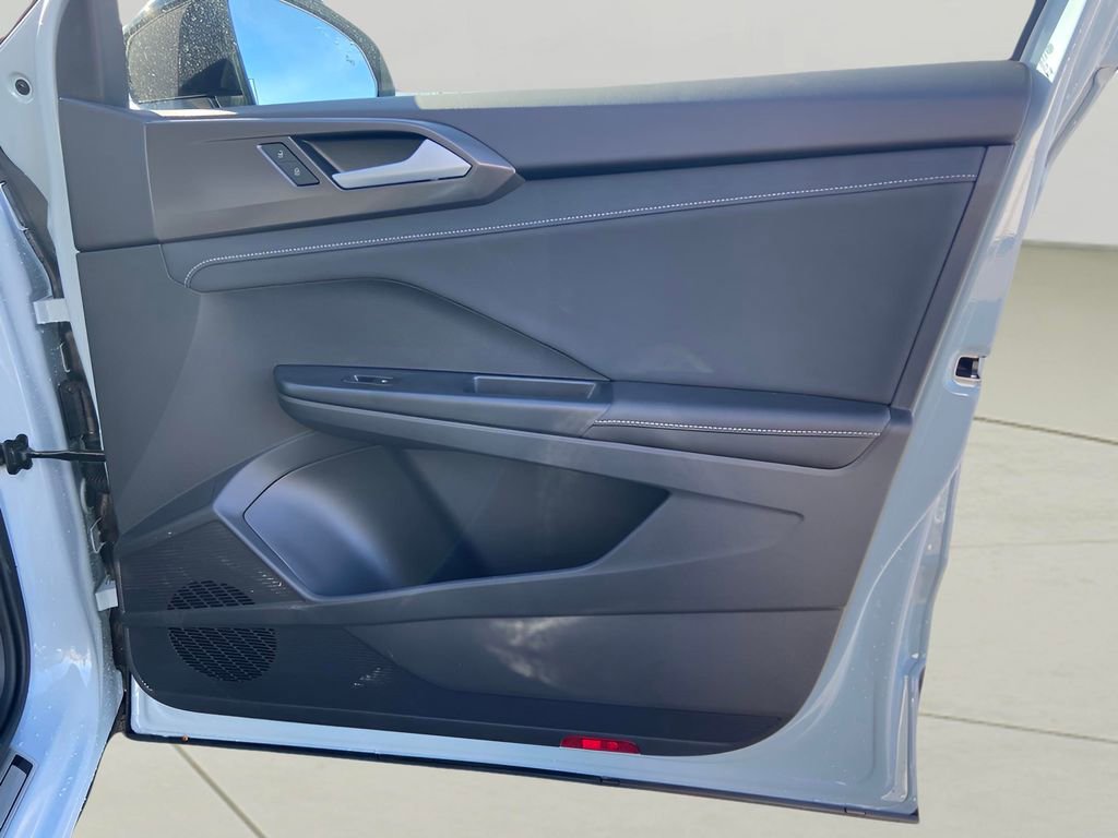 Used 2025 Volkswagen Taos SE image 20