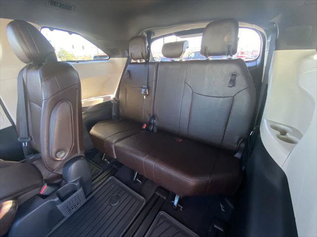 Certified 2022 Toyota Sienna Platinum image 24