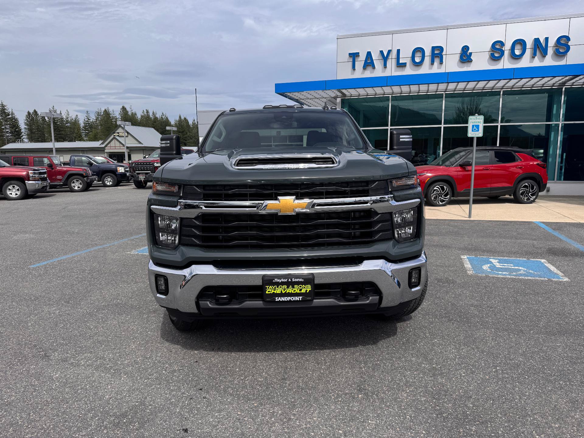 Used 2025 Chevrolet Silverado 3500 LT w/ Convenience Package AWD/4WD image 2