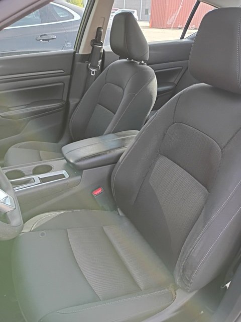 Used 2025 Nissan Altima 2.5 SV FWD image 12