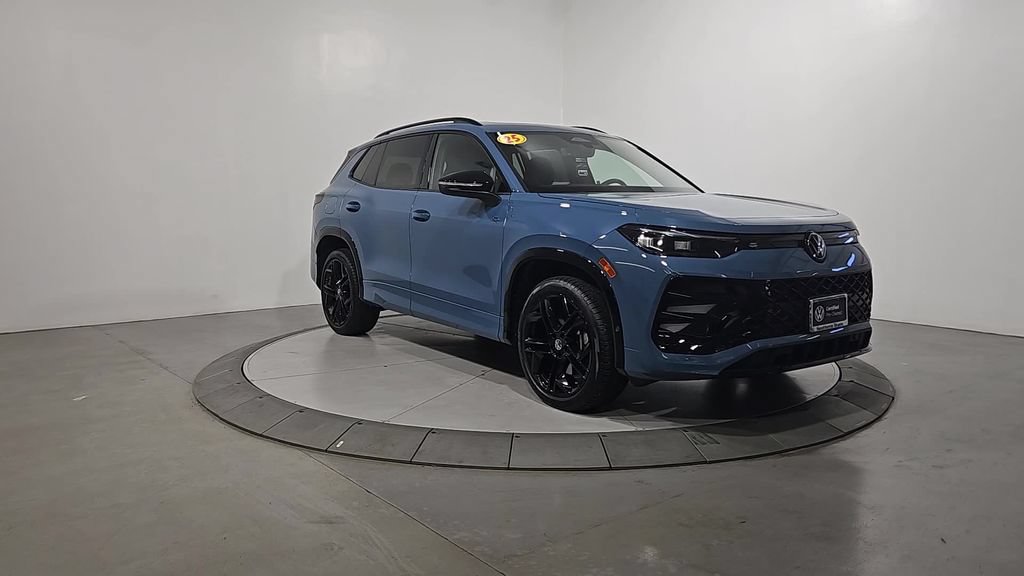 Certified 2025 Volkswagen Tiguan SE R-Line AWD/4WD image 8