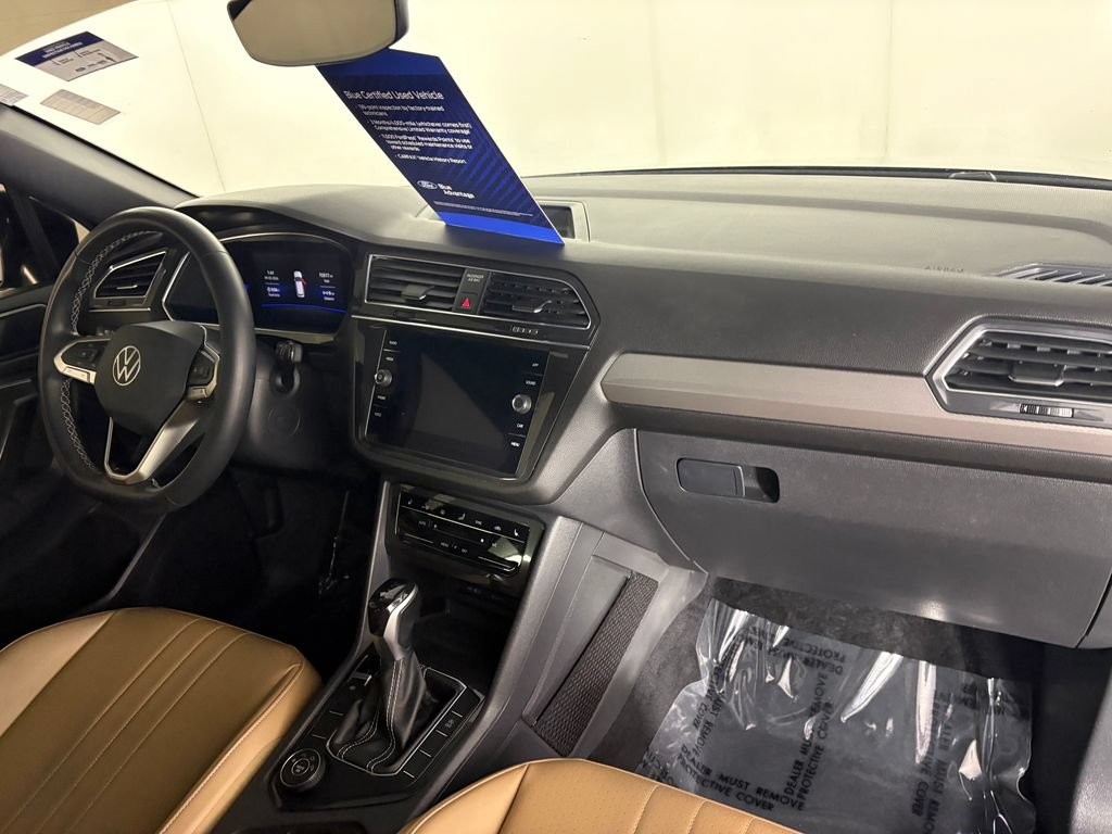 Used 2022 Volkswagen Tiguan SE w/ Panoramic Sunroof Package AWD/4WD image 38