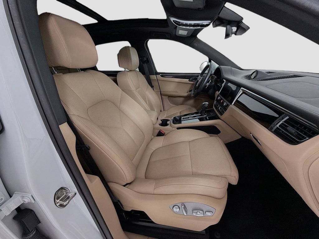 Certified 2023 Porsche Macan AWD/4WD image 29