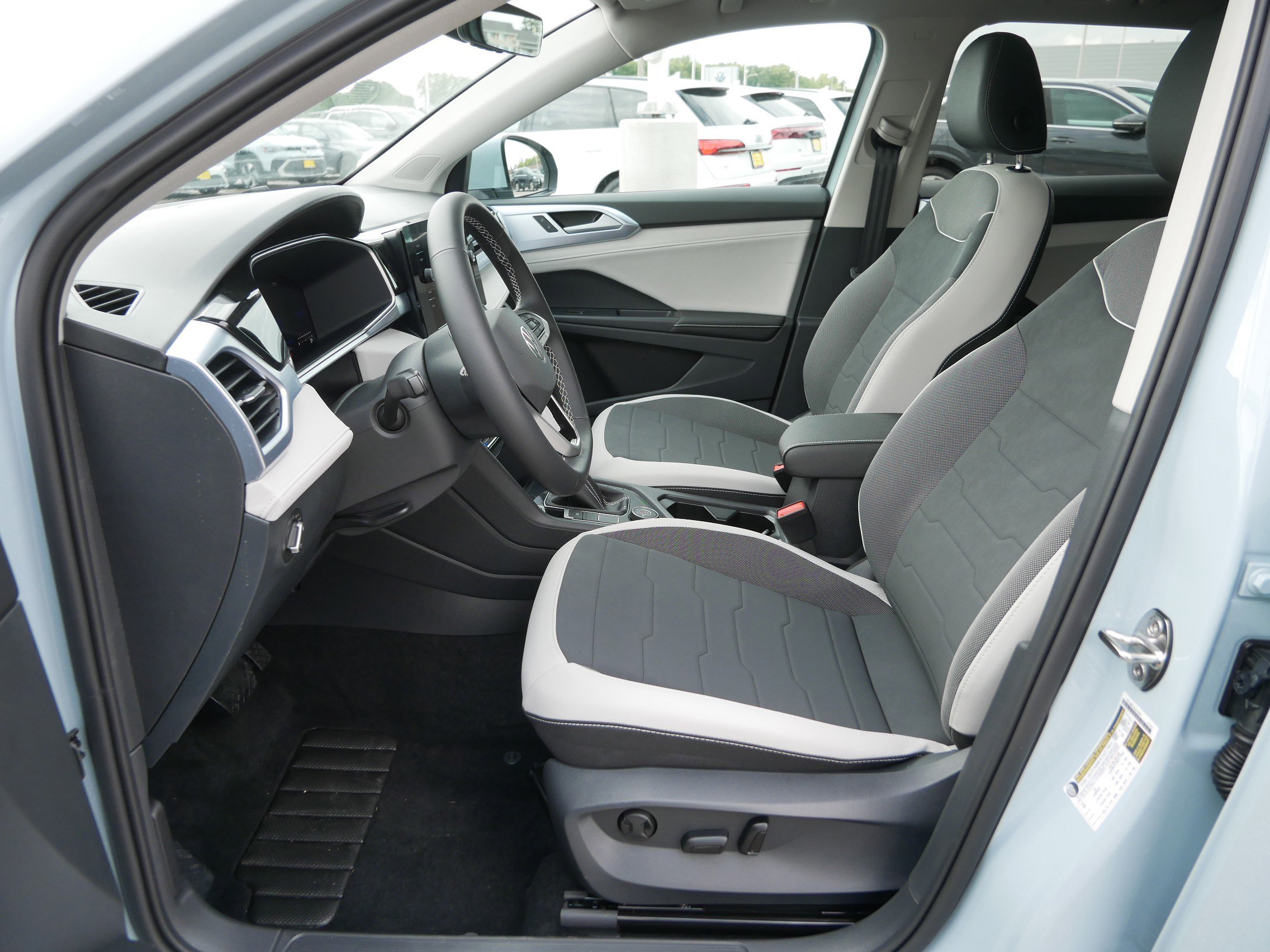 New 2025 Volkswagen Taos SE image 6