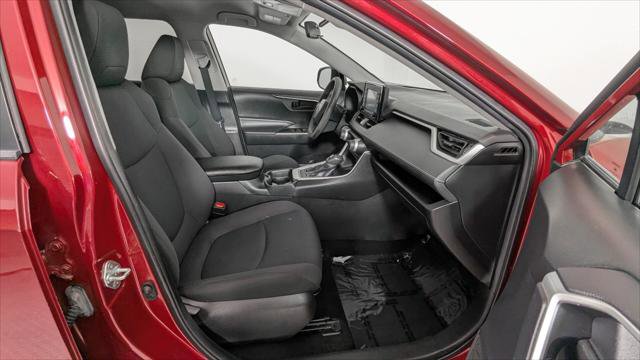 Used 2020 Toyota RAV4 LE FWD image 23