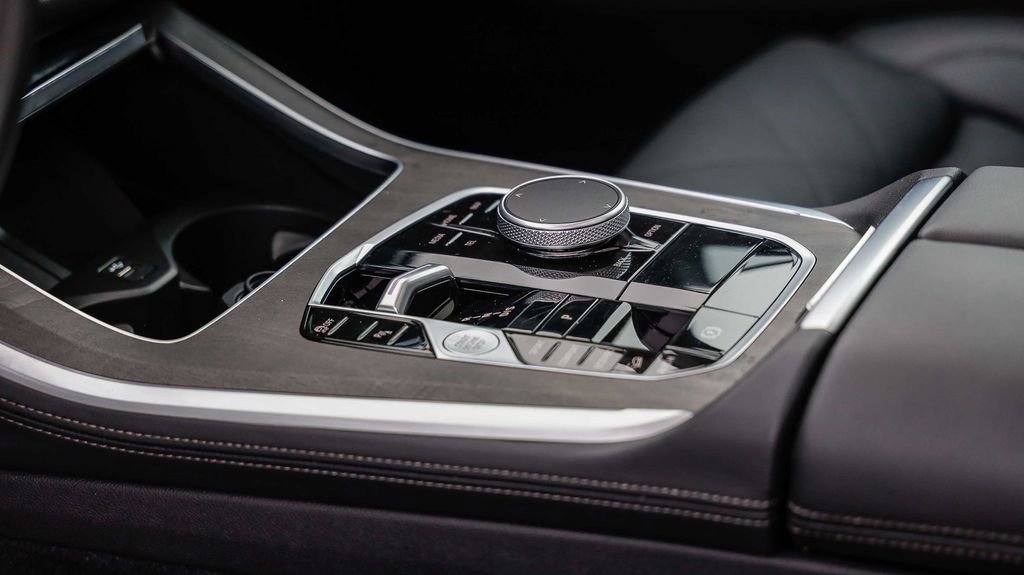 Used 2024 BMW X5 xDrive40i w/ Premium Package image 24