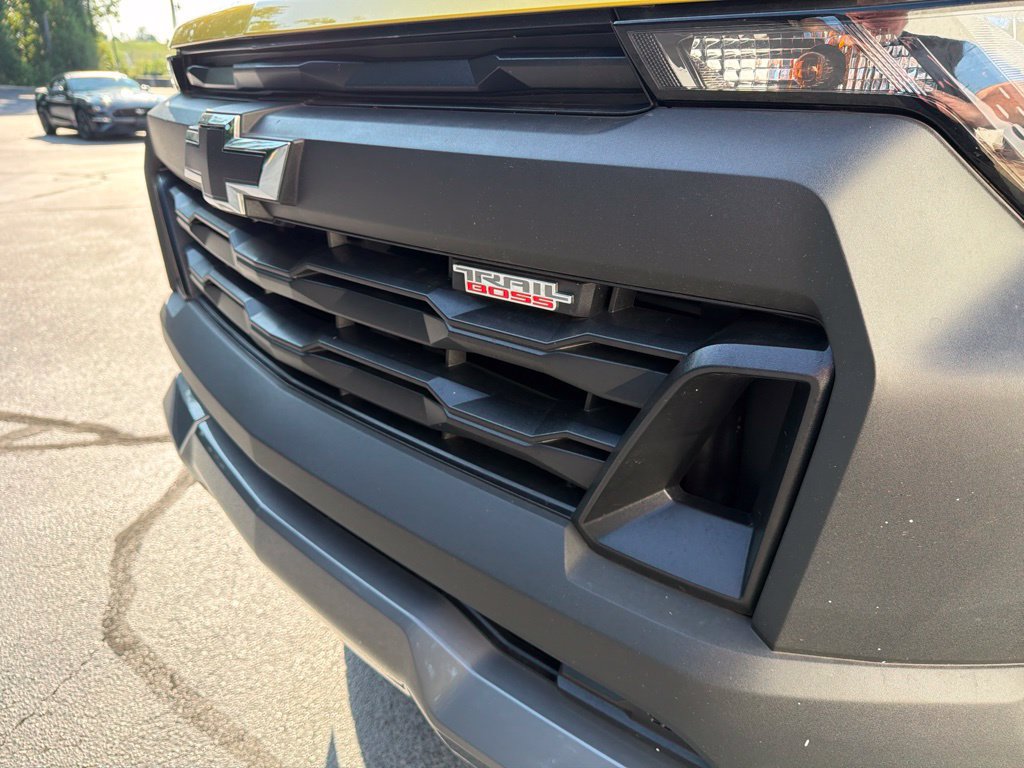 Used 2024 Chevrolet Colorado Trail Boss AWD/4WD image 16