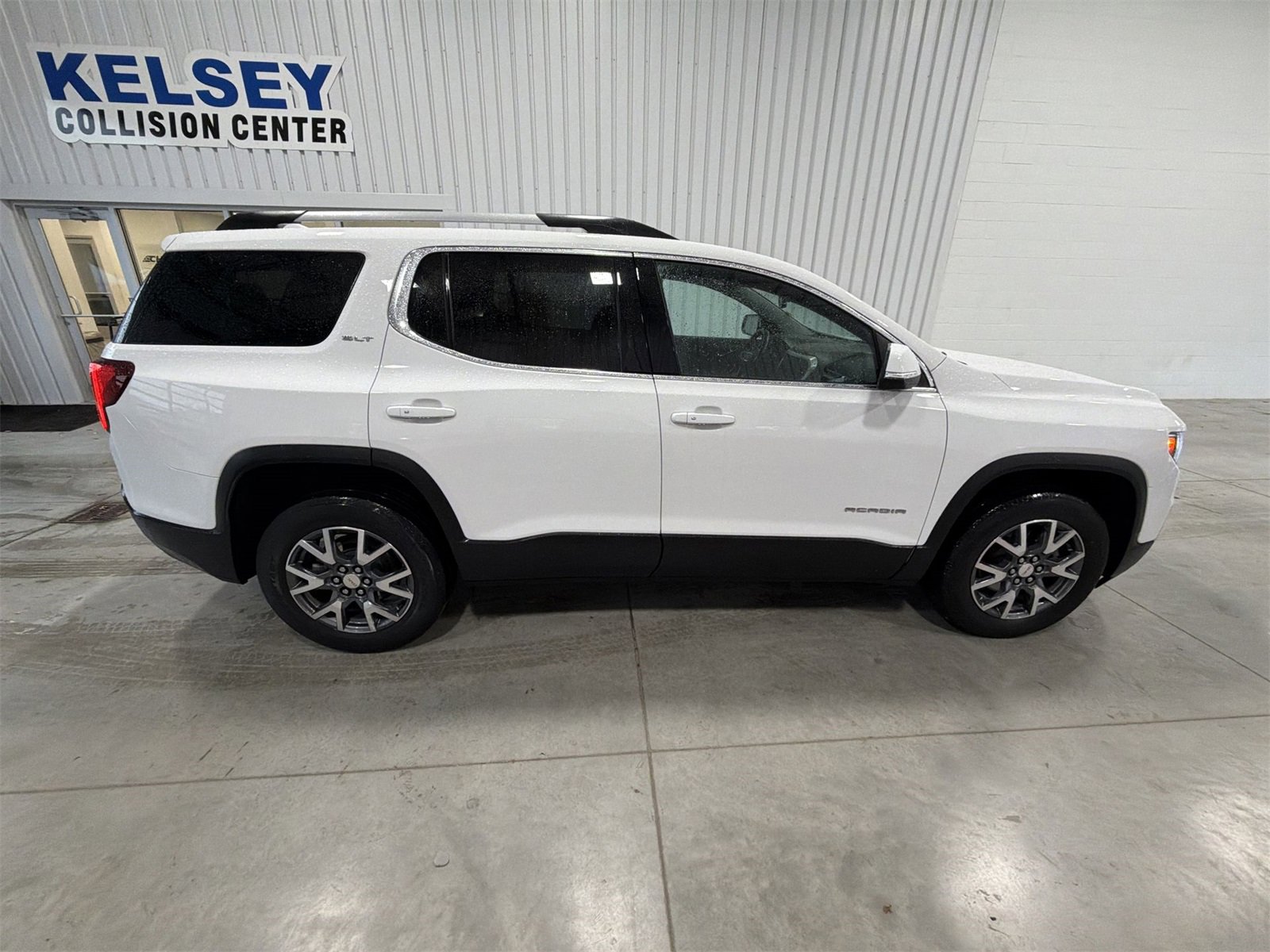 Used 2023 GMC Acadia SLT image 9