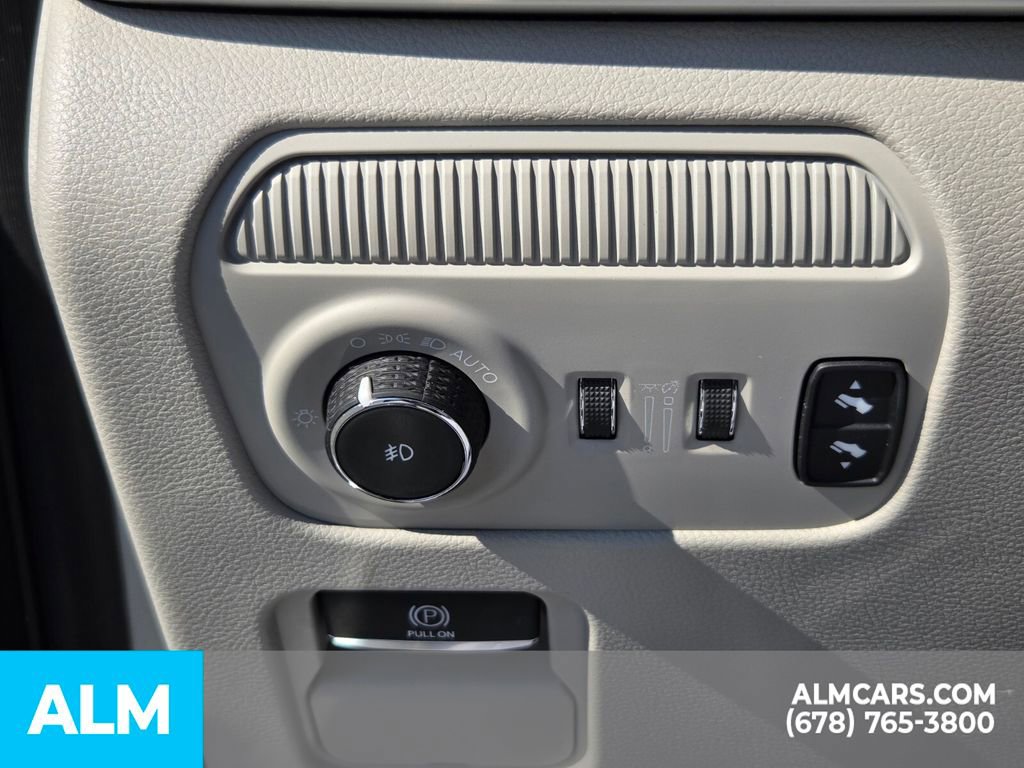 Used 2023 Jeep Wagoneer L Series III w/ Preferred Equipment Group image 29