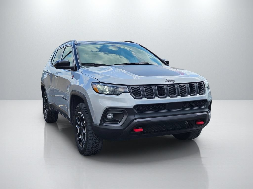 Used 2025 Jeep Compass Trailhawk w/ Trailer Tow Group AWD/4WD image 3